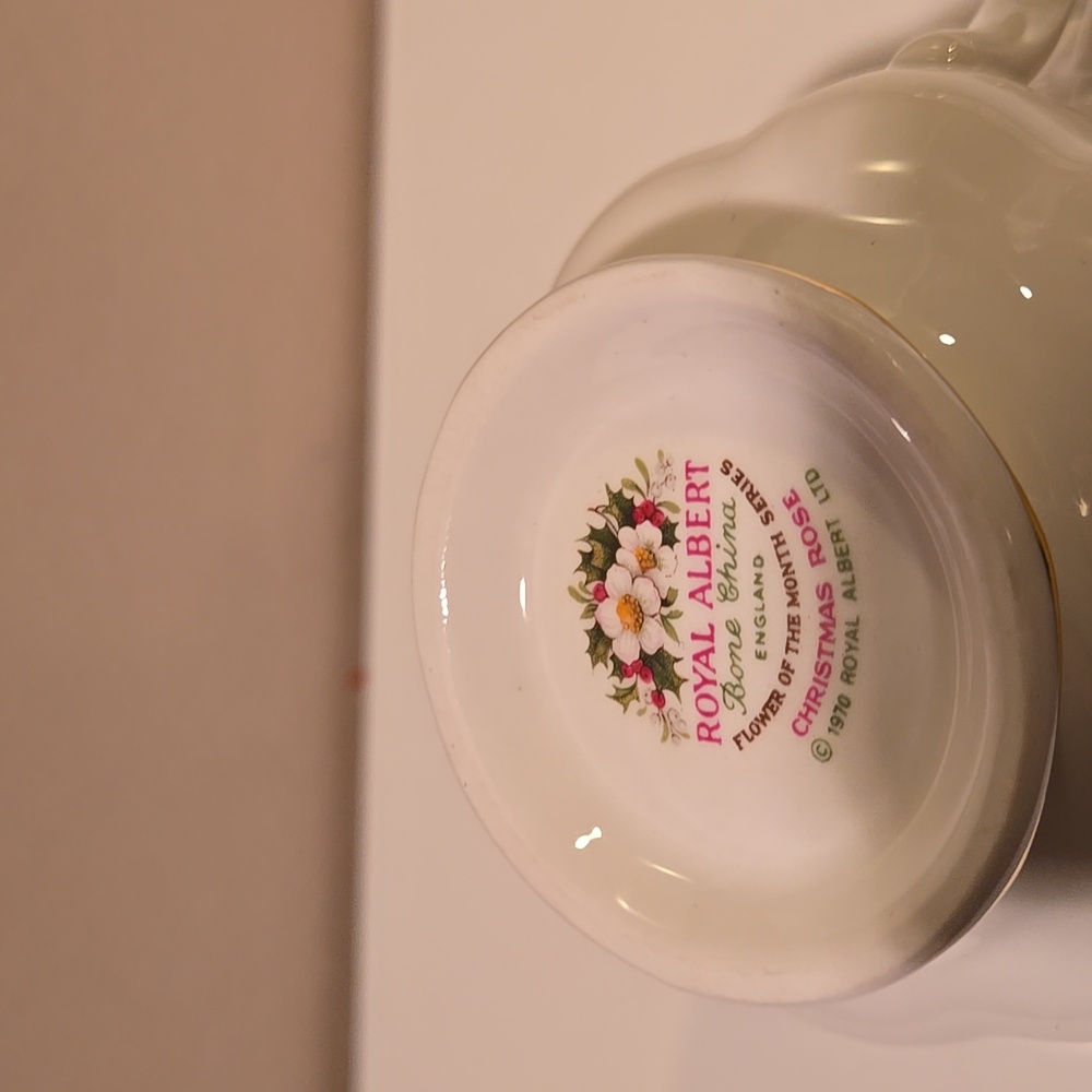 Royal Albert December Cup & Saucer - Picture 7 of 16